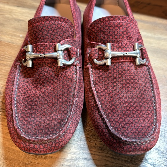 Ferragamo Gancini red suede driving loafer - Picture 2 of 9